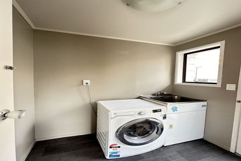 Photo of property in 10 Granville Drive, Massey, Auckland, 0614