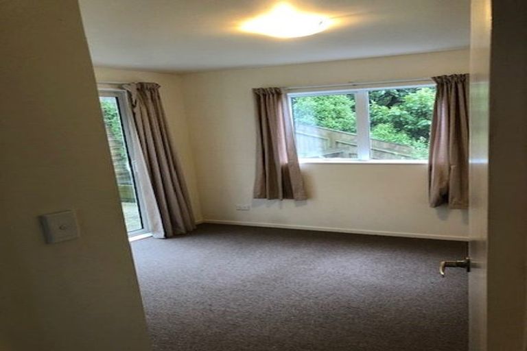 Photo of property in 14 Kopiko Way, Brooklyn, Wellington, 6021