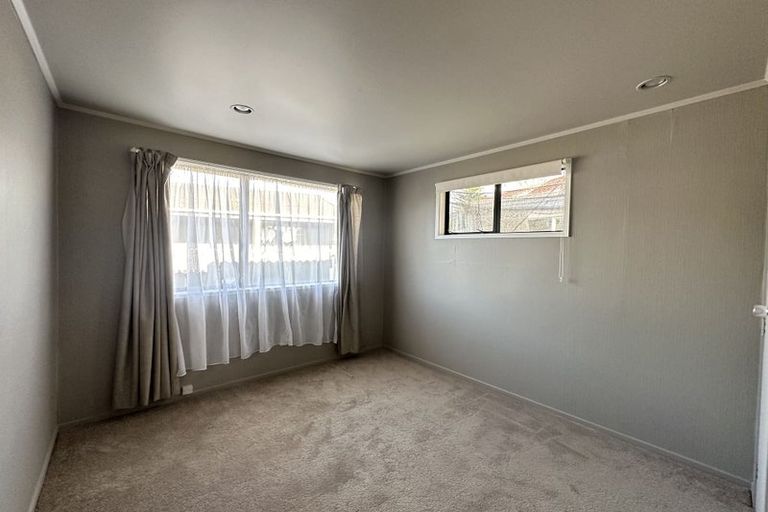 Photo of property in 10 Granville Drive, Massey, Auckland, 0614