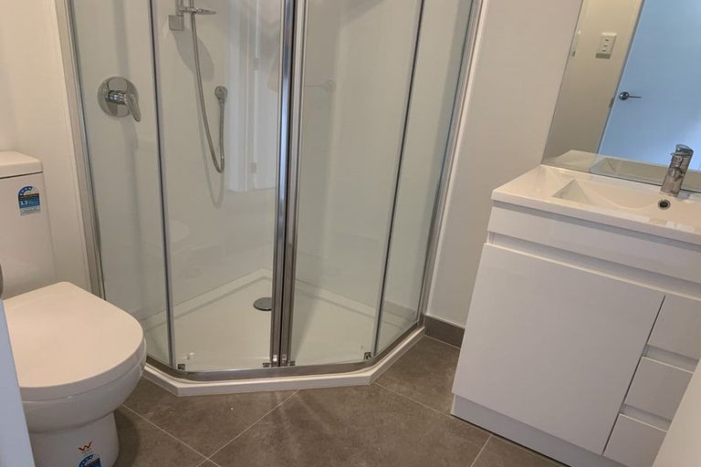 Photo of property in 2/6 South Pacific Place, Henderson, Auckland, 0612