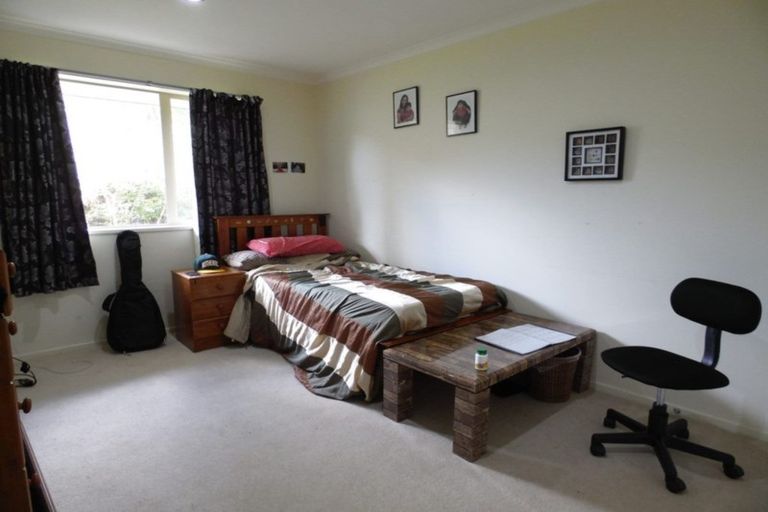 Photo of property in 60 South Kensington Way, Henderson, Auckland, 0612