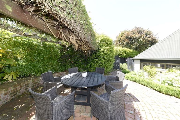 Photo of property in 18 Highland Place, Avonhead, Christchurch, 8042