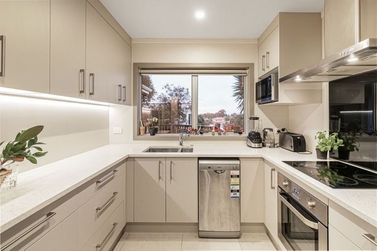 Photo of property in 2/42 Hogans Road, Glenfield, Auckland, 0629