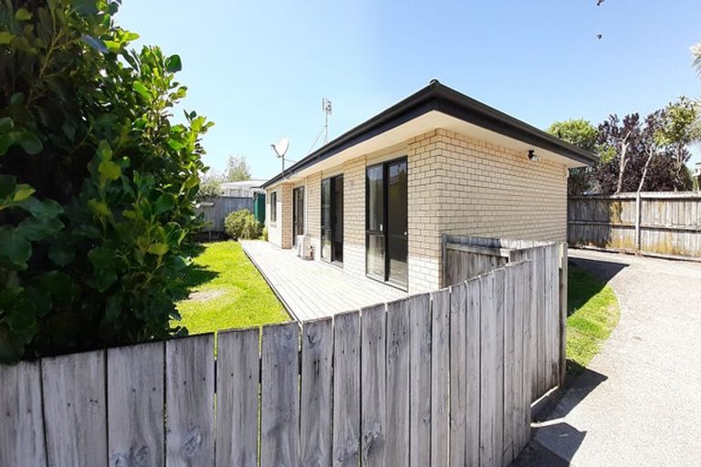 Photo of property in 28a Kamara Road, Glen Eden, Auckland, 0602