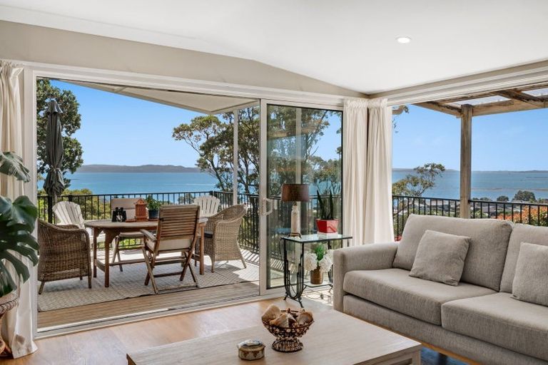 Photo of property in 2 Leal Place, Manly, Whangaparaoa, 0930