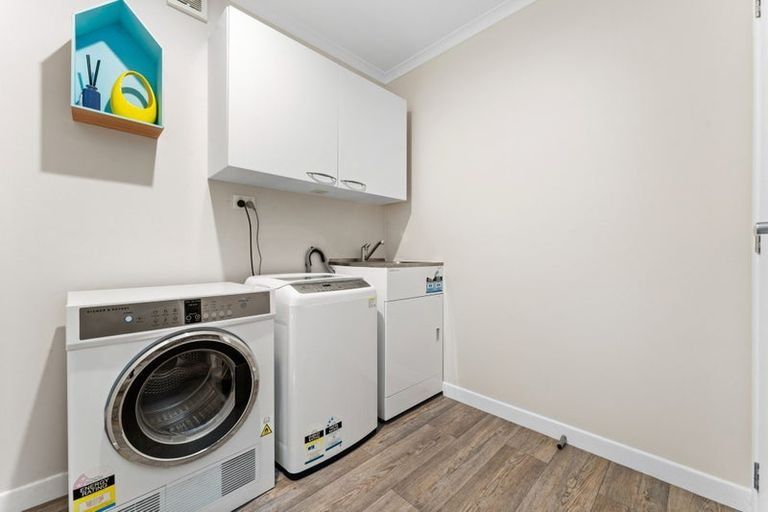 Photo of property in 24 Kiteroa Terrace, Rothesay Bay, Auckland, 0630