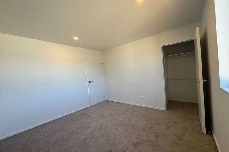 Photo of property in 11e Pipitea Place, Massey, Auckland, 0614