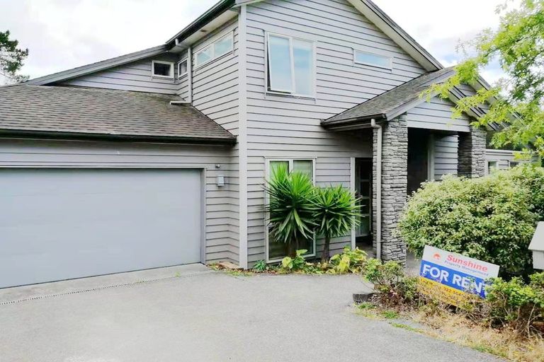 Photo of property in 40 Pin Oak Drive, Schnapper Rock, Auckland, 0632