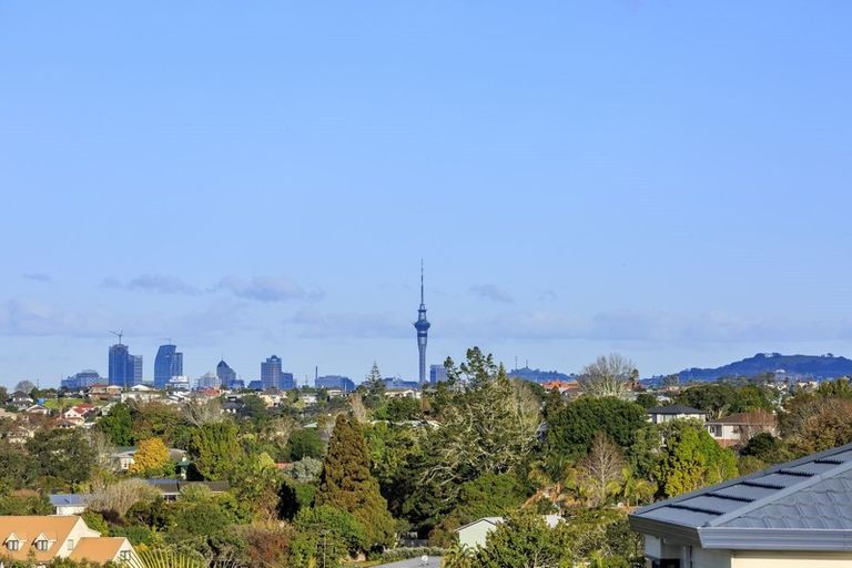 Photo of property in 2/12 Mossop Rise, Glenfield, Auckland, 0629