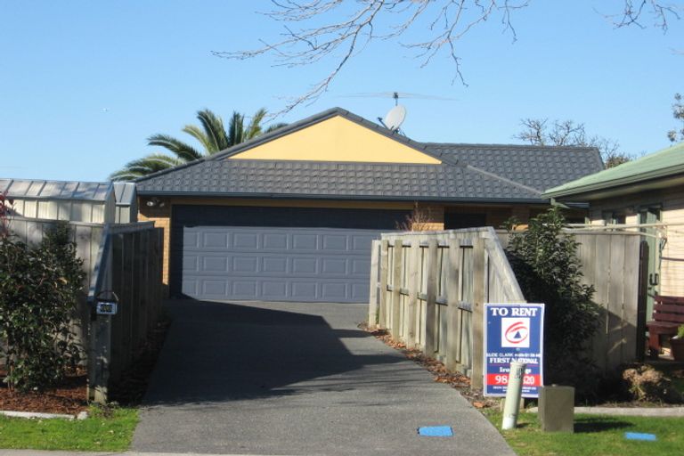 Photo of property in 66 Wattle Farm Road, Wattle Downs, Auckland, 2103