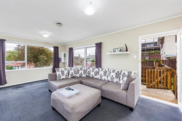 Photo of property in 2/121 Seymour Road, Sunnyvale, Auckland, 0612