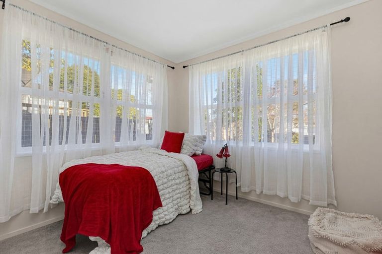 Photo of property in 38 Sunvue Road, Glen Eden, Auckland, 0602