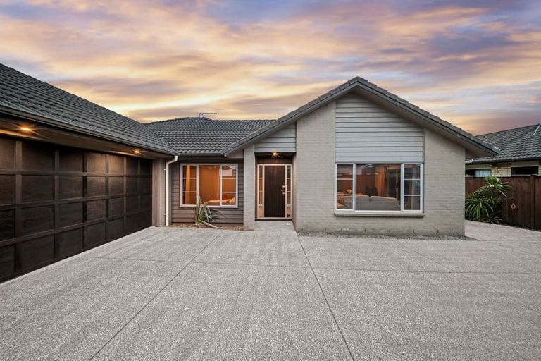 Photo of property in 5 Alvre Place, Flat Bush, Auckland, 2016