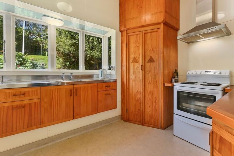 Photo of property in 26 Woburn Road, Northland, Wellington, 6012
