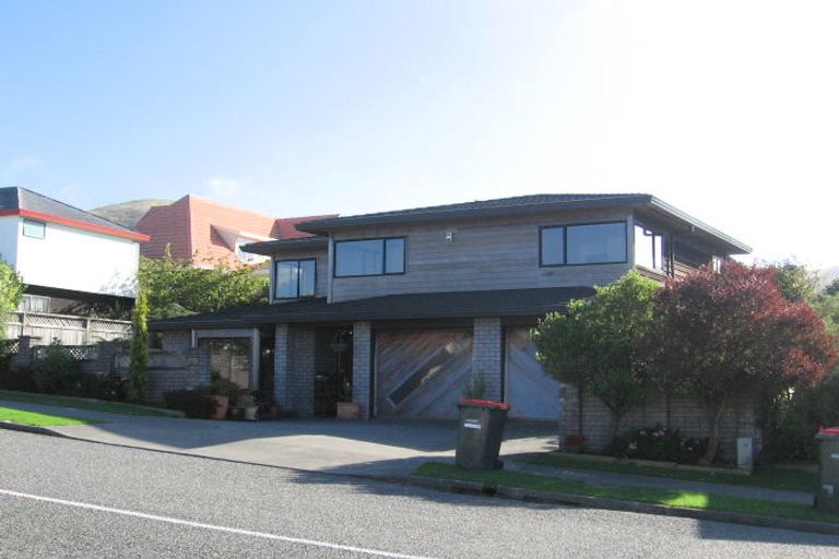 Photo of property in 120 Westchester Drive, Churton Park, Wellington, 6037