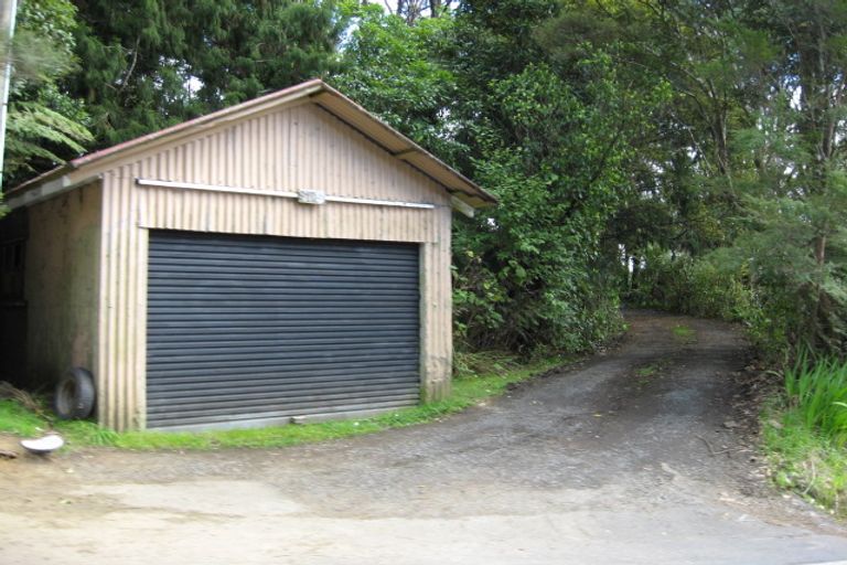 Photo of property in 917 West Coast Road, Waiatarua, Auckland, 0604