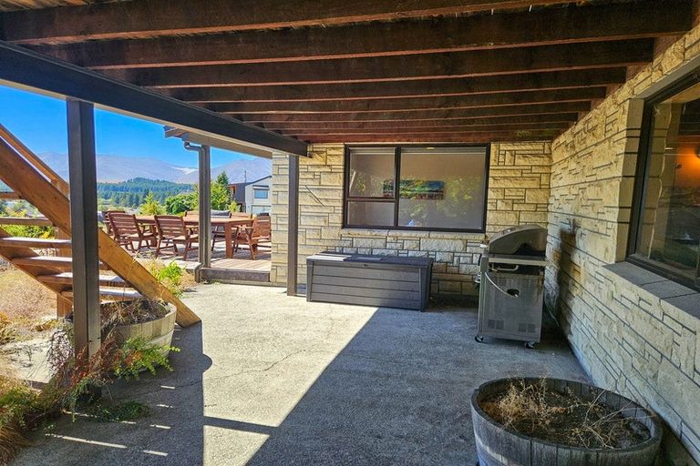 Photo of property in 4 Hamilton Drive, Lake Tekapo, 7999