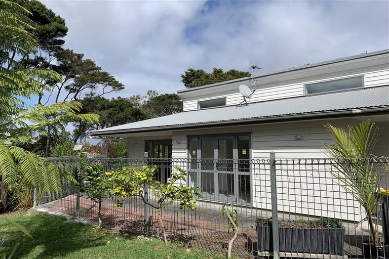 Photo of property in 131 Colwill Road, Massey, Auckland, 0614