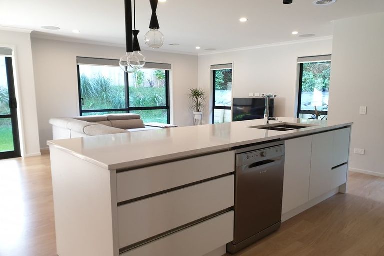 Photo of property in 38 Mooring Close, Whitby, Porirua, 5024