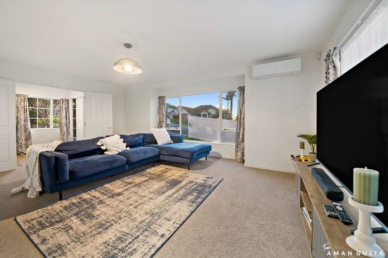 Photo of property in 6 Lorikeet Place, Unsworth Heights, Auckland, 0632