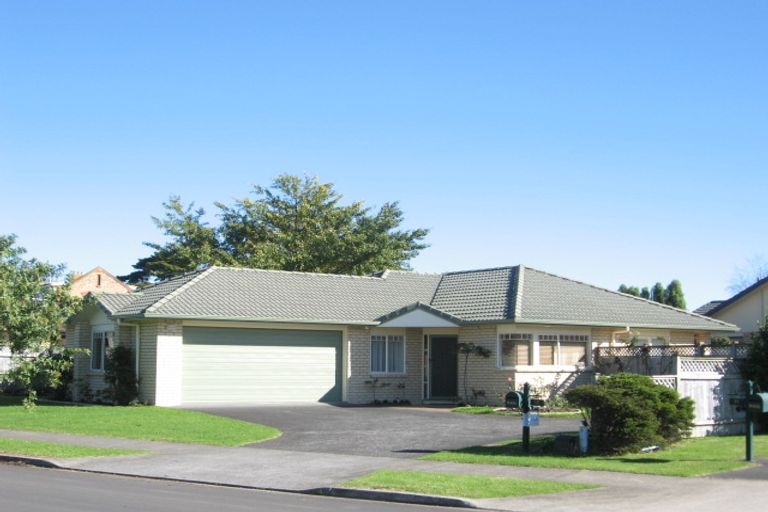 Photo of property in 13 Montilla Place, Manurewa, Auckland, 2102