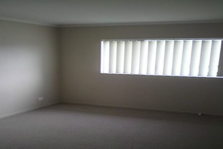 Photo of property in 8 Misty Valley Drive, Henderson, Auckland, 0612