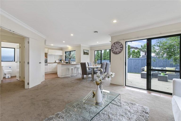 Photo of property in 16 Kilsyth Way, East Tamaki Heights, Auckland, 2016