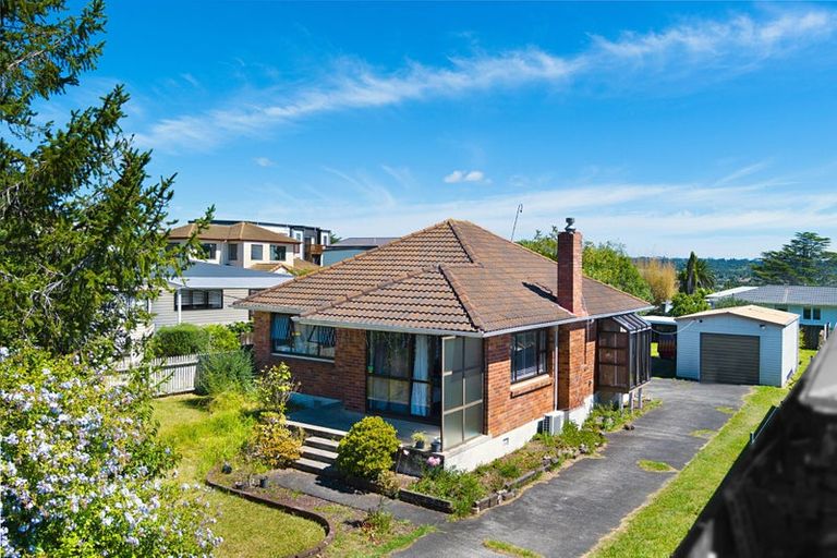 Photo of property in 45 Sturges Road, Henderson, Auckland, 0612