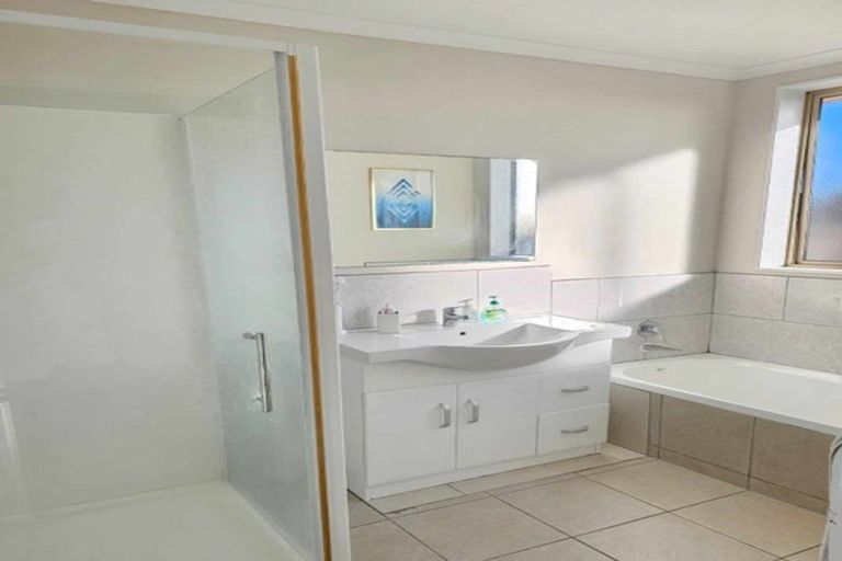 Photo of property in 29 Kathleen Reece Place, Waiuku, 2123