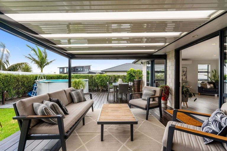 Photo of property in 32 Waitemata Drive, One Tree Point, 0118