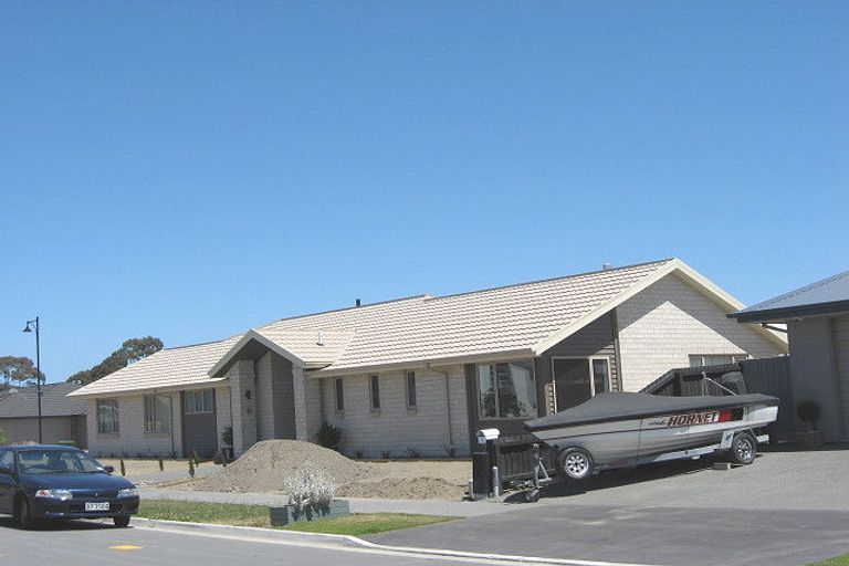 Photo of property in 1 Iti Place, Parklands, Christchurch, 8083