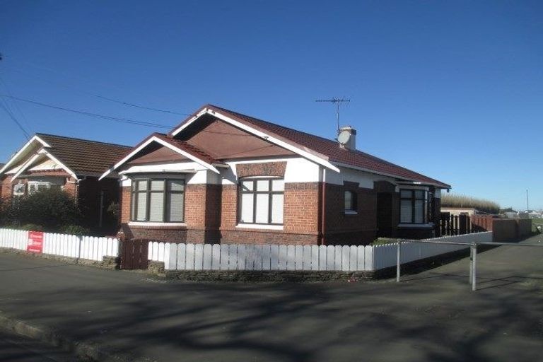 Photo of property in 203 Macandrew Road, South Dunedin, Dunedin, 9012