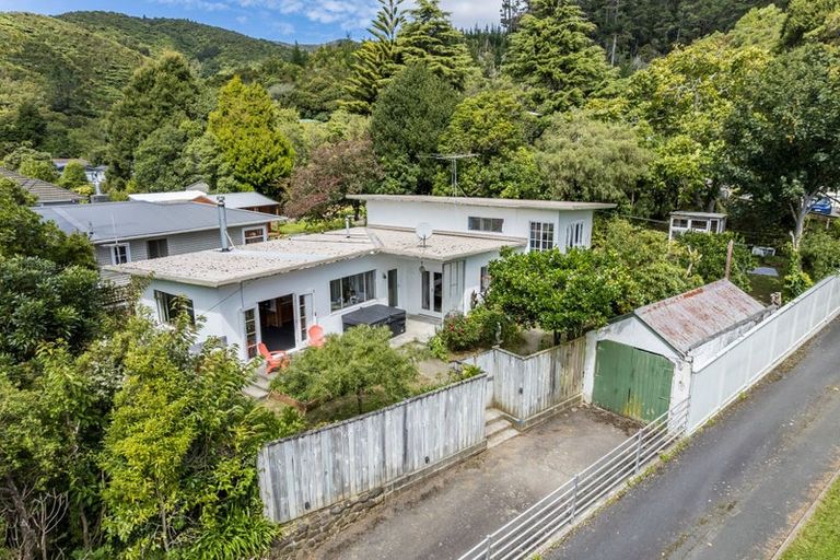 Photo of property in 136 Hine Road, Wainuiomata, Lower Hutt, 5014