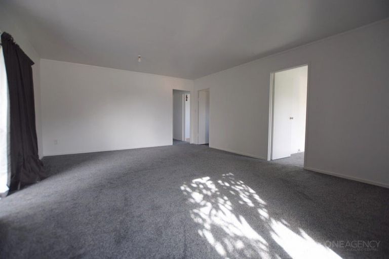 Photo of property in 46 Hindmarsh Street, Henderson, Auckland, 0612