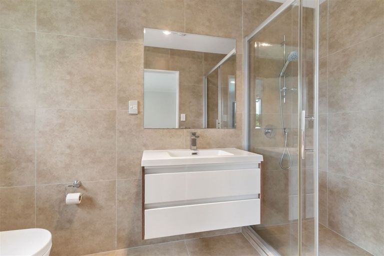 Photo of property in 11 Kilmacrennan Drive, Rosehill, Papakura, 2113