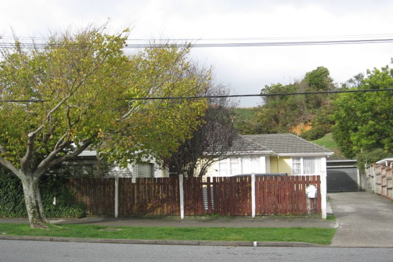 Photo of property in 10 Hawthorn Crescent, Stokes Valley, Lower Hutt, 5019