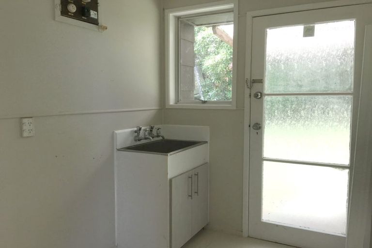 Photo of property in 21 Finn Place, Totara Vale, Auckland, 0629