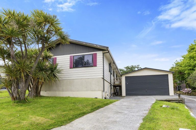 Photo of property in 112 Norana Road, Timberlea, Upper Hutt, 5018