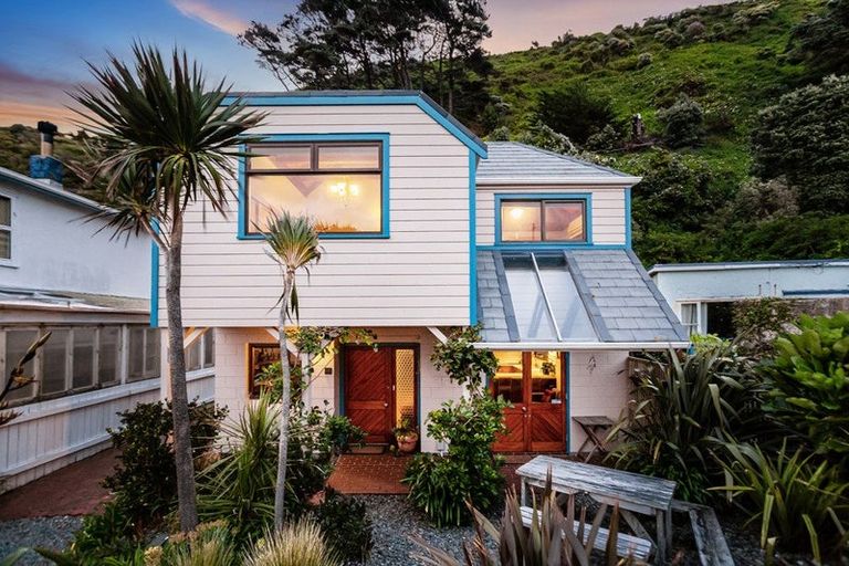 Photo of property in 146 Breaker Bay Road, Breaker Bay, Wellington, 6022