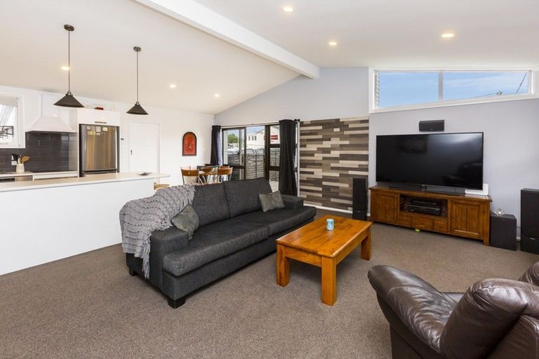 Photo of property in 30a Exchange Street, Ebdentown, Upper Hutt, 5018
