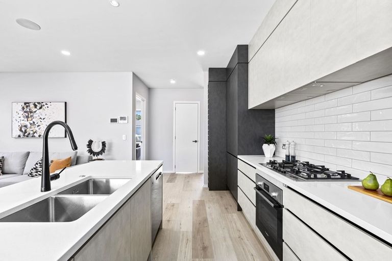 Photo of property in 26 Vinistra Road, Kumeu, 0810