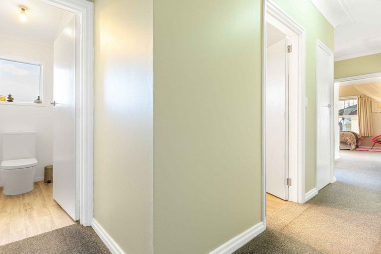 Photo of property in 18 Wellesley Road, Mangere Bridge, Auckland, 2022