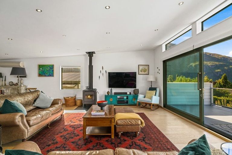 Photo of property in 77 Kent Street, Kingston, Athol, 9793