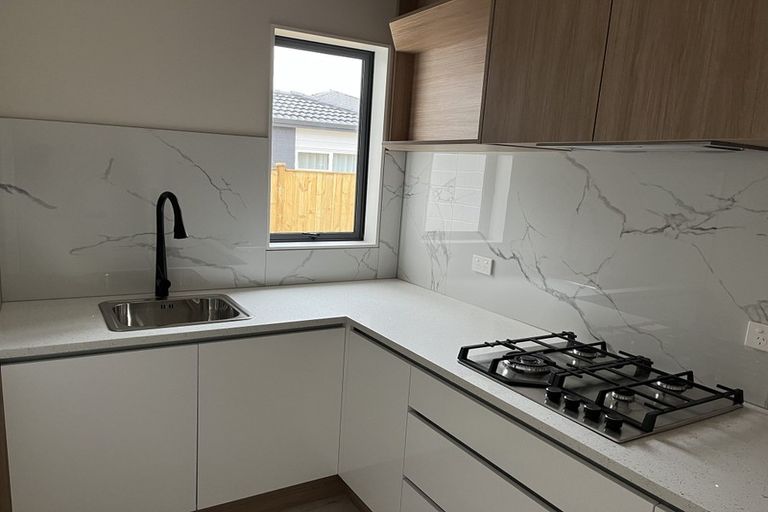 Photo of property in 7 Rossbeg Lane, Flat Bush, Auckland, 2019