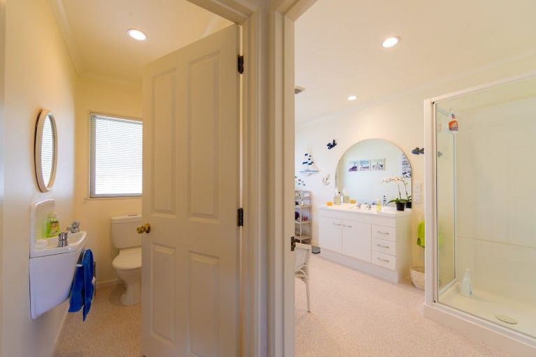 Photo of property in 33 Kensington Drive, Taradale, Napier, 4112