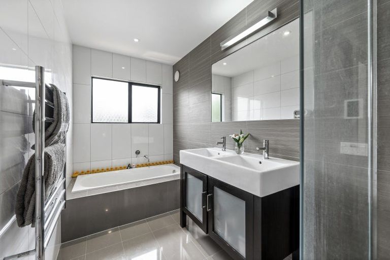 Photo of property in 2/3 Bayswater Avenue, Bayswater, Auckland, 0622