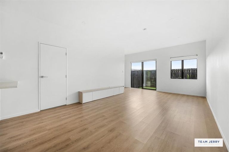 Photo of property in 63 Whare Kauri Road, Papakura, 2110