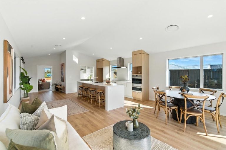 Photo of property in 9 Silverwood Lane, Leamington, Cambridge, 3495