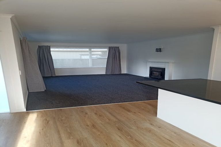 Photo of property in 2/462 East Coast Road, Windsor Park, Auckland, 0630