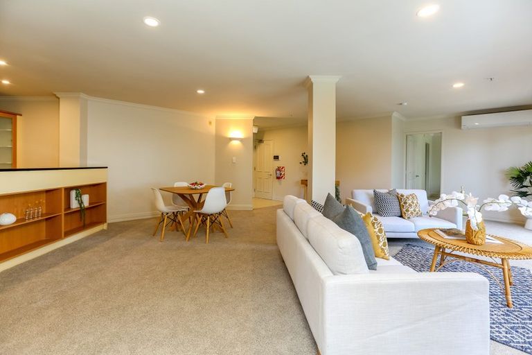 Photo of property in 1f Queen Street, New Plymouth, 4310